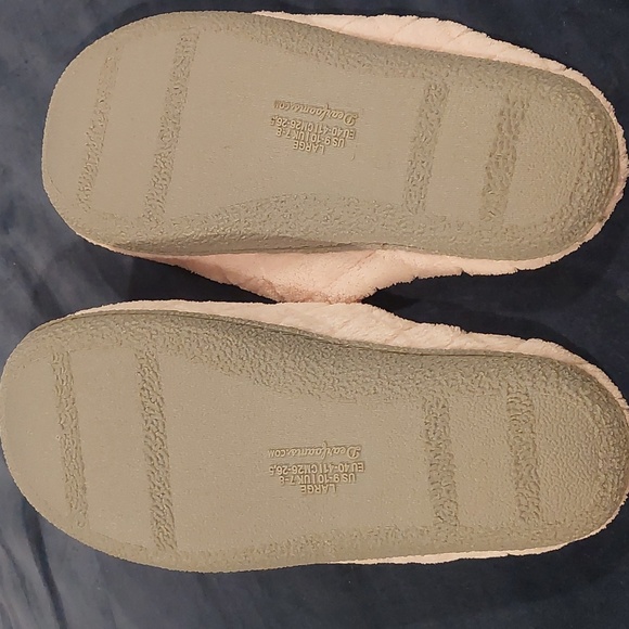 Dearfoams Slippers - Picture 5 of 10